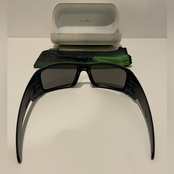 Oakley Gascan OO9014 Men’s Sunglasses / 60•15•128 -
Oakley Sunglasses Men’s - Picture 5 of 16